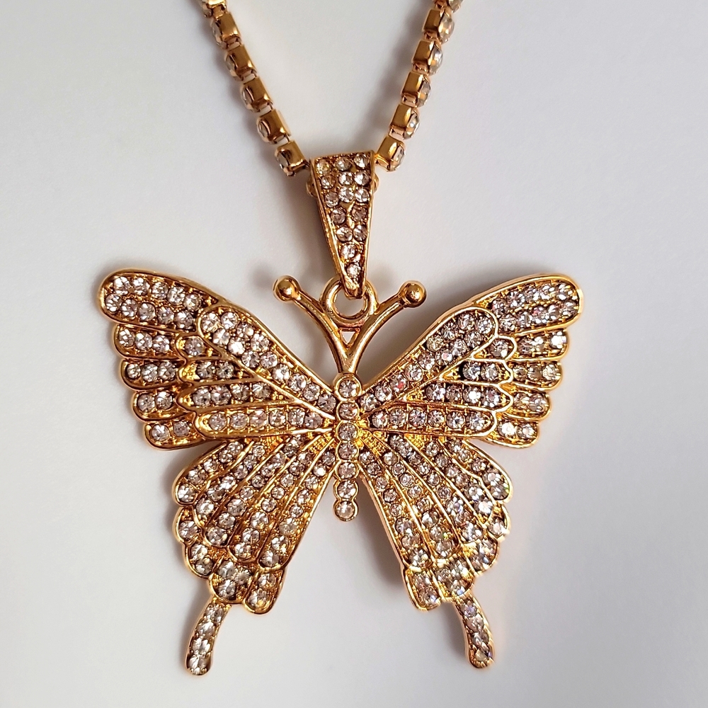 OTL Boho Butterfly Pendant Necklace Rhinestones Goldtone Chain 21" NEW - Picture 3 of 12